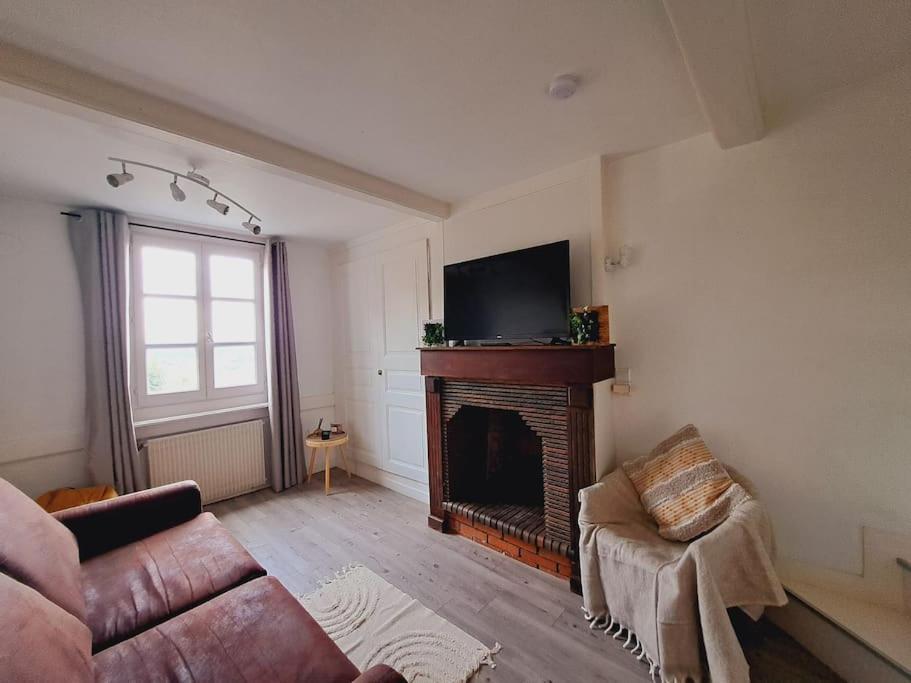 Charmant Duplex A Thiers, Vue Sur La Chaine Des Puys 外观 照片