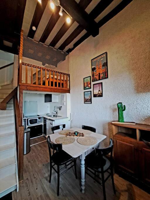 Charmant Duplex A Thiers, Vue Sur La Chaine Des Puys 外观 照片