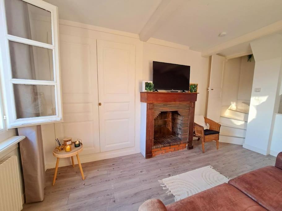 Charmant Duplex A Thiers, Vue Sur La Chaine Des Puys 外观 照片